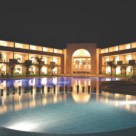 Sun Hotel Warnes Kültér fotó