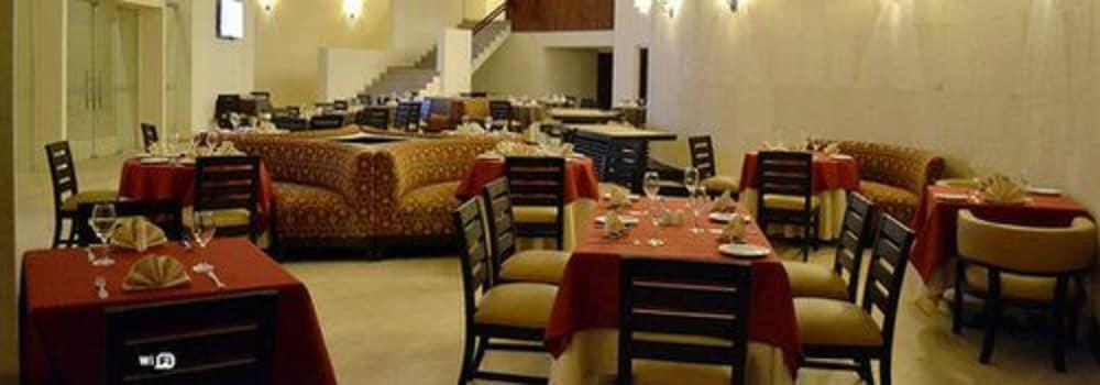 Sun Hotel Warnes Kültér fotó