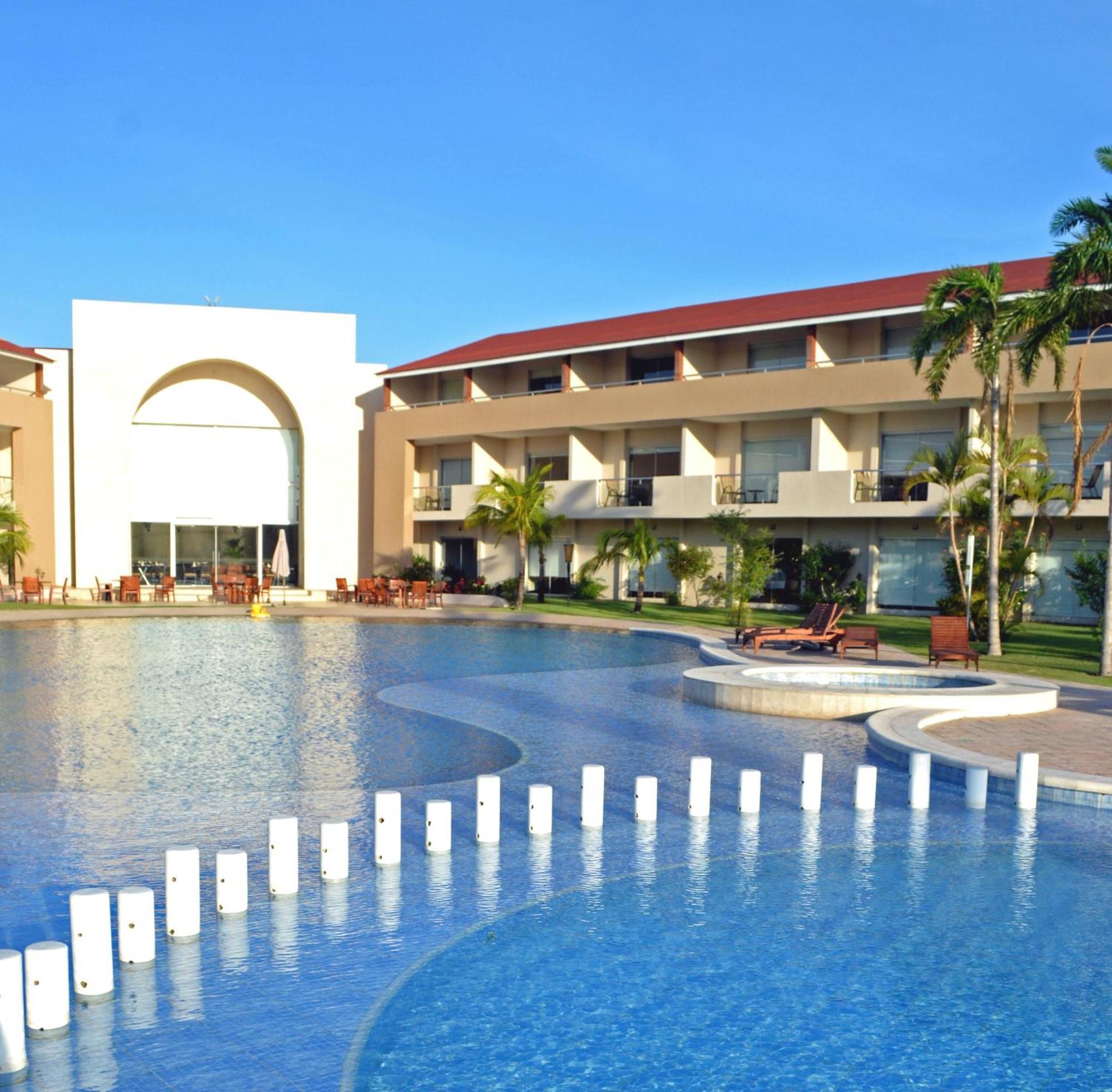 Sun Hotel Warnes Kültér fotó