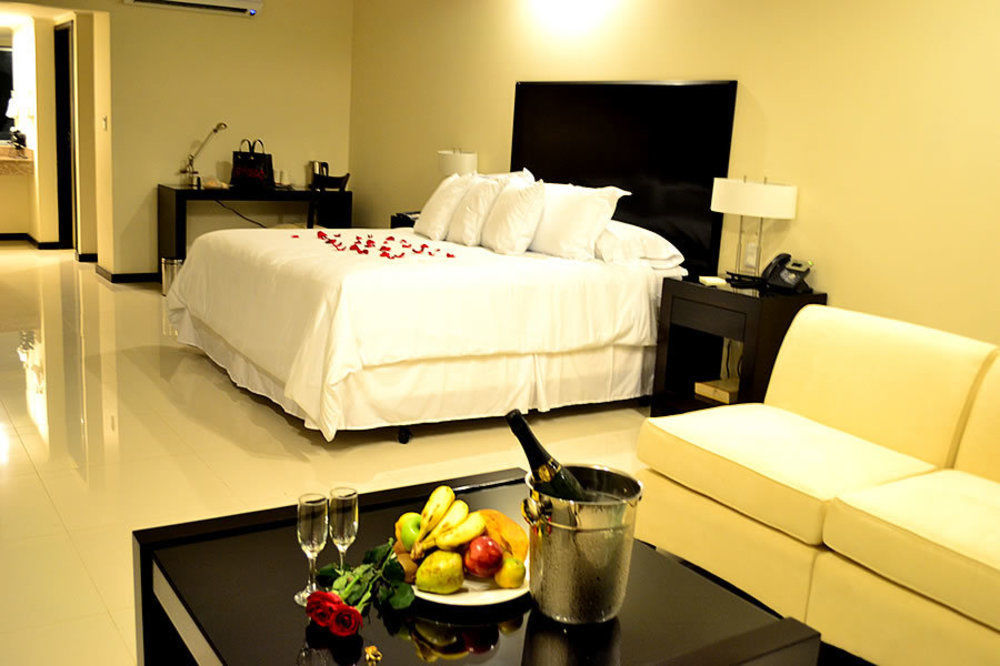 Sun Hotel Warnes Kültér fotó